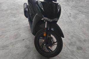 Sh 125 pari al nuovo nero lucido