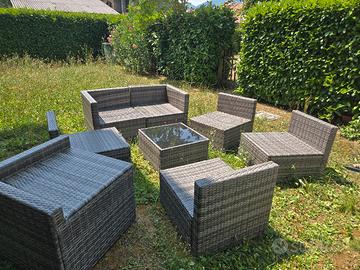 salotto e sala pranzo da giardino  600 euro tutto 