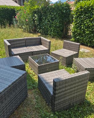 salotto e sala pranzo da giardino  600 euro tutto 