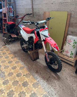 Pit bike