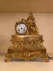 OROLOGIO DA TAVOLO IN BRONZO DORATO