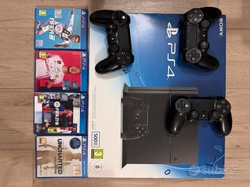 Playstation 4 pari al nuovo dotata di accessori.