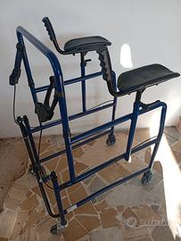 Deambulatore anziani con supporto braccio