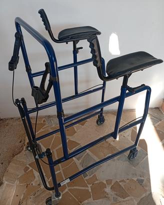 Deambulatore anziani con supporto braccio