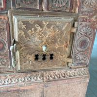 Stufa antica in maiolica da restaurare