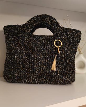 BORSE REALIZZATE A MANO AD UNCINETTO