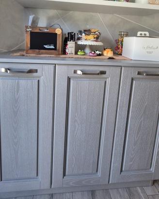 Credenza Lube