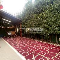 Porzione di casa con giardino, garage e posto auto