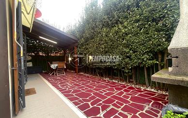 Porzione di casa con giardino, garage e posto auto