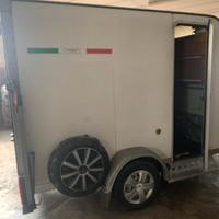 Rimorchio cresci 750 chiuso trasporto moto.