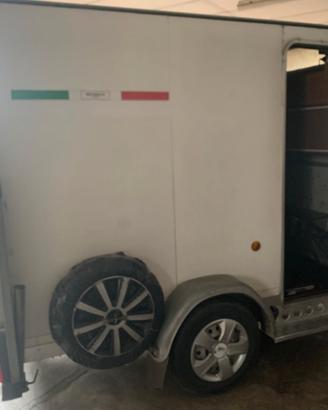 Rimorchio cresci 750 chiuso trasporto moto.