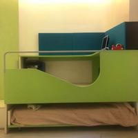 Cameretta a Soppalco con Scrivania Integrata e Let