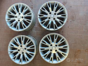 Set 4 Cerchi in Lega R15 Fiat Grande Punto (4x100)