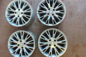 Set 4 Cerchi in Lega R15 Fiat Grande Punto (4x100)