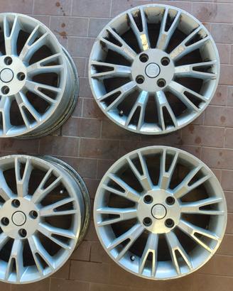 Set 4 Cerchi in Lega R15 Fiat Grande Punto (4x100)