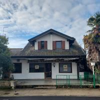 Locale commerciale ed appartamento