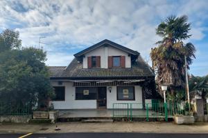 Locale commerciale ed appartamento