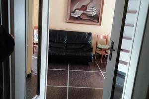 Quarto due camere con posto auto privato