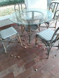 Tavolo in bambù vimini con sedie