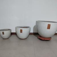 Grandi vasi bianchi in terracotta 