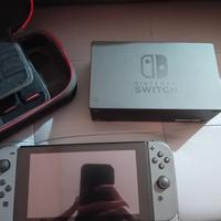 Nintendo Switch con giochi digitali.