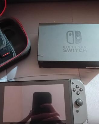 Nintendo Switch con giochi digitali.