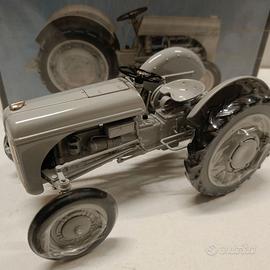 FORD 9 FERGUSON SISTEM - 1/16 ERTL PR. SERIES