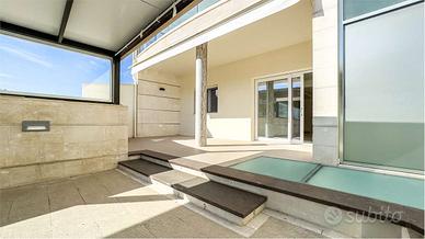 Elegante appartamento con cortile fronte e retro