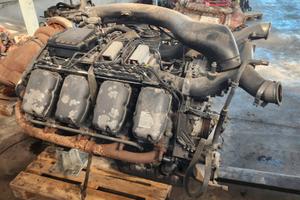 MOTORE SCANIA V8