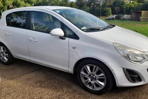 Opel Corsa D 1.2 63 CV 5 porte – 2012