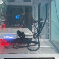 PC  da gaming con pannelli trasparenti