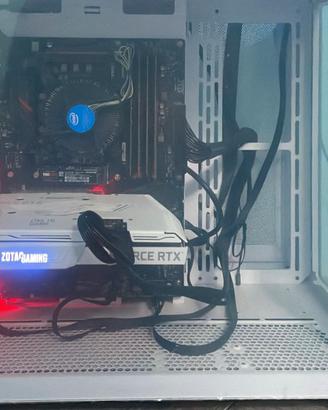 PC  da gaming con pannelli trasparenti