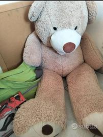 Orso di peluche gigante