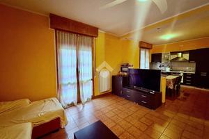 VILLA A SCHIERA A POGGIO TORRIANA