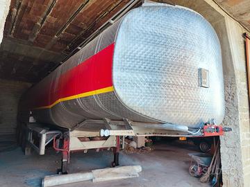 Semirimorchio cisterna carburanti ADR