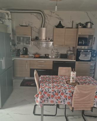 Cucina completa+ tavolo e 4 sedie ottime condizion
