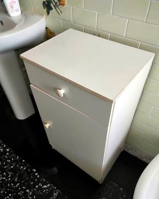Mobiletto da bagno bianco con cassetto