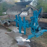 Aratro bivomere reversibile