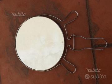 Specchietto regolabile per auto