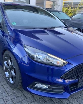 Ford Focus 2.0 ST 250cv