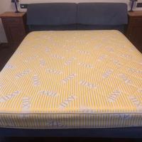 Letto matrimoniale Axil con materasso in alcantara