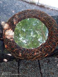 Grande specchio in rattan intrecciato 