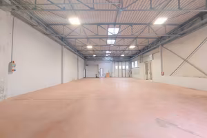 Immobile di 300 m² con 1 locale a Mariano Comense