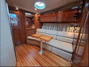 Imbarcazione 2006 Regal 37 con D4 Volvo Diesel DPH