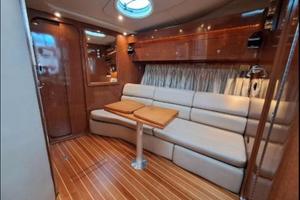 Imbarcazione 2006 Regal 37 con D4 Volvo Diesel DPH