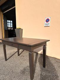 Tavolo per 4/6 persone in legno