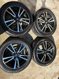 Cerchi in lega 17”,con pneumatici M+S