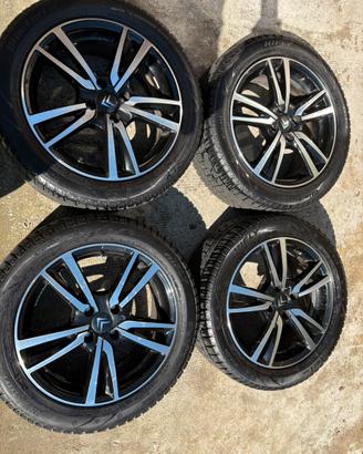Cerchi in lega 17”,con pneumatici M+S