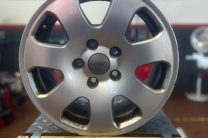 Cerchi in lega Audì A 4 originali da 15 pollici