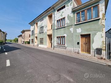 CASA SEMINDIPENDENTE A BORGO VIRGILIO